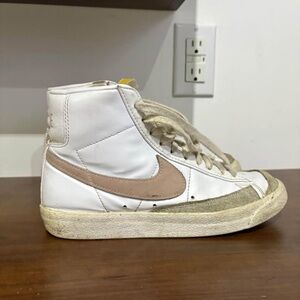 Nike Blazer Mid Vintage White Pink Swoosh Sneaker